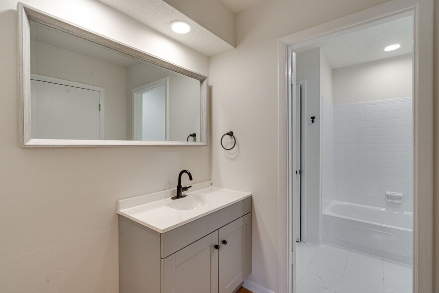 Building Photo - 2845 Dayton Blvd