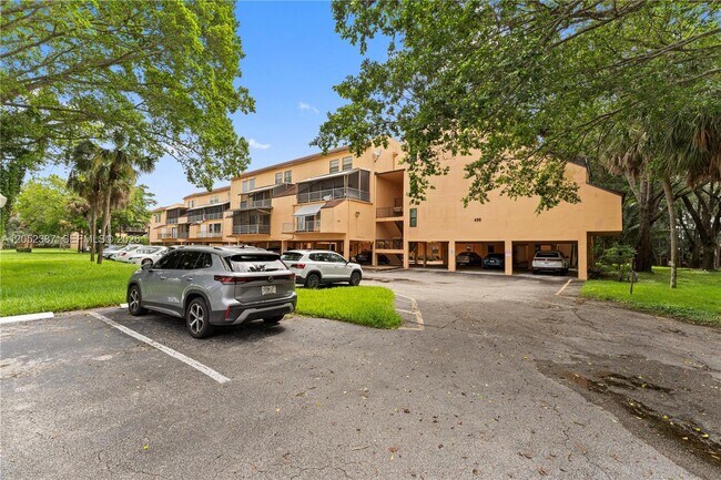 Building Photo - 430 Commodore Dr