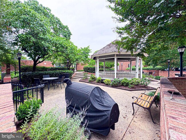 Building Photo - 2604 S Arlington Mill Dr