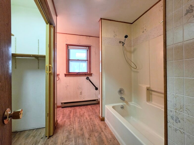 Building Photo - 909 Hannah Dr