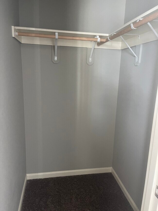 Building Photo - Pierre