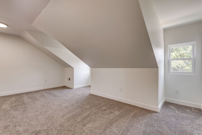 Building Photo - 19 Allen St