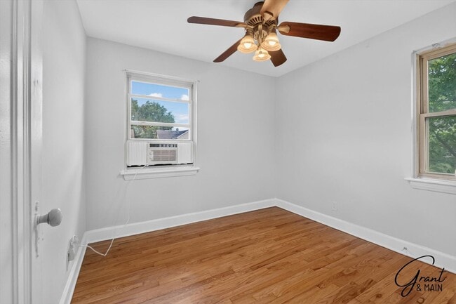 Building Photo - $1350 3 bedrooms