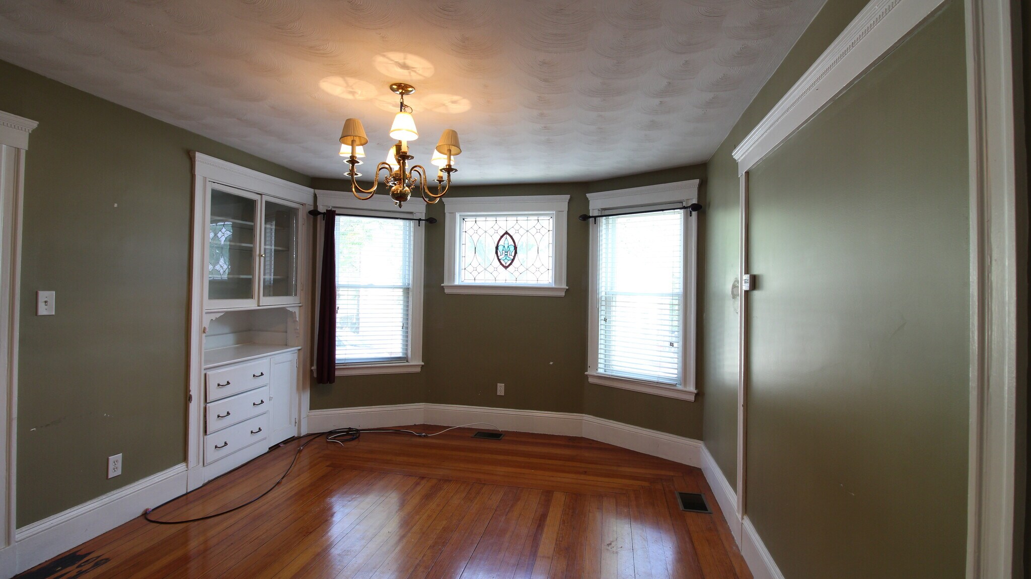 Building Photo - 162 Walnut St