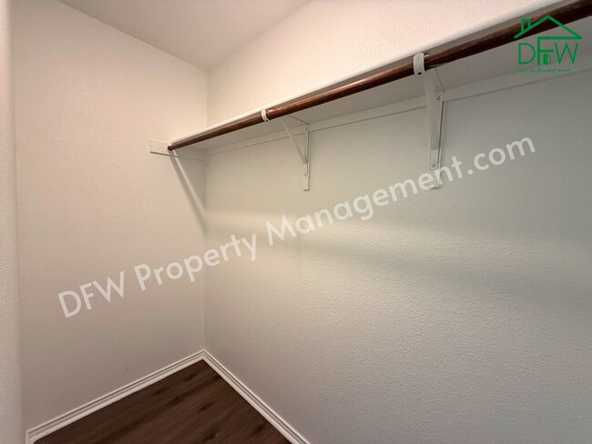 Building Photo - Modern 4-Bedroom Home with Island Kitchen & Spacious Backyard in Princeton!