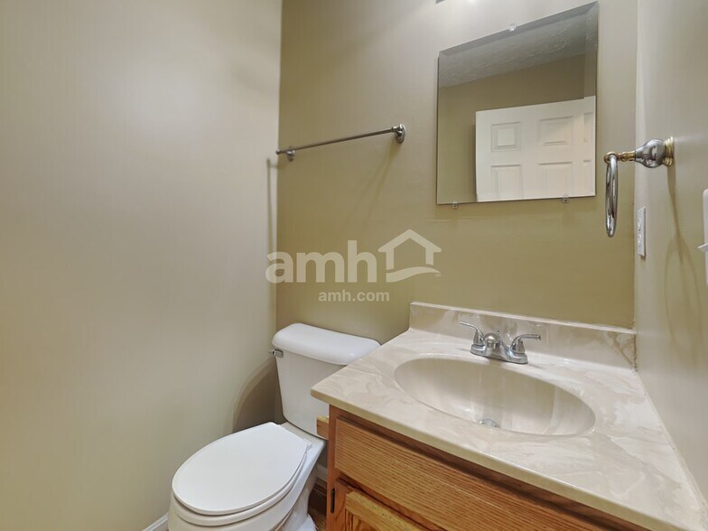 Building Photo - 627 Oak Forge Pl