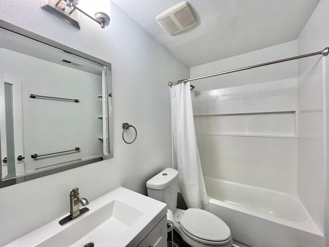 Building Photo - Newly Remodeled 2BD, 1.5BA Raleigh Townhome with a Fenced Backyard in a Prime Location