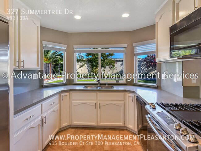 Building Photo - 327 Summertree Dr