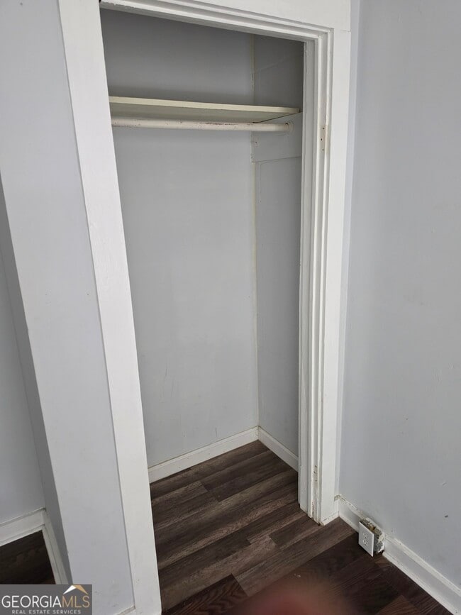 Building Photo - 5 1/2 Walker St