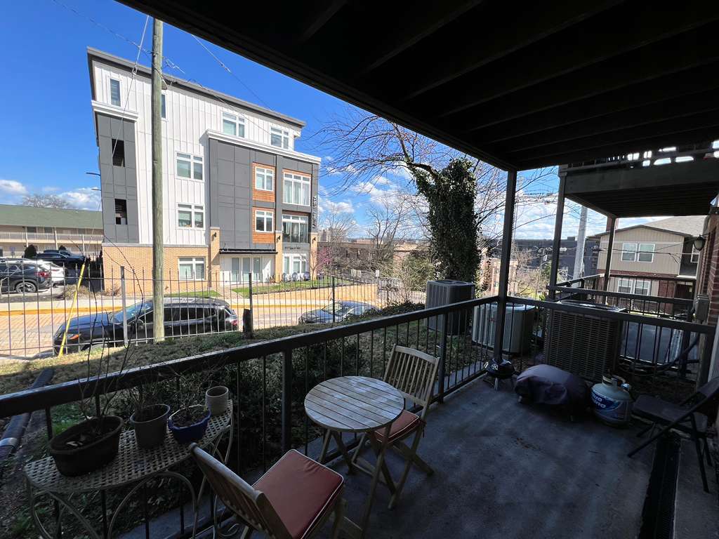 Building Photo - 1201 Laurel Ave