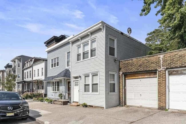 Building Photo - 77 Congress St