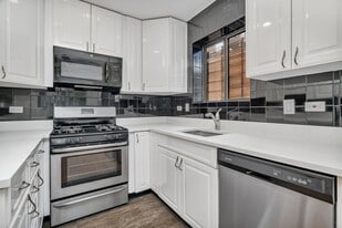 Building Photo - 5440 S Kimbark Ave