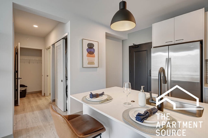 Building Photo - 2155 N Elston Ave