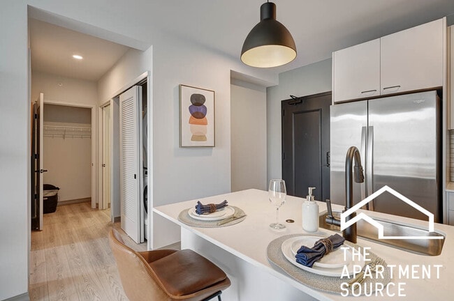 Building Photo - 2155 N Elston Ave