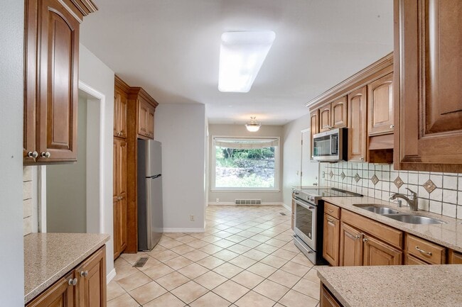 Building Photo - A Home With Character Walking Distance To Memorial Park!!