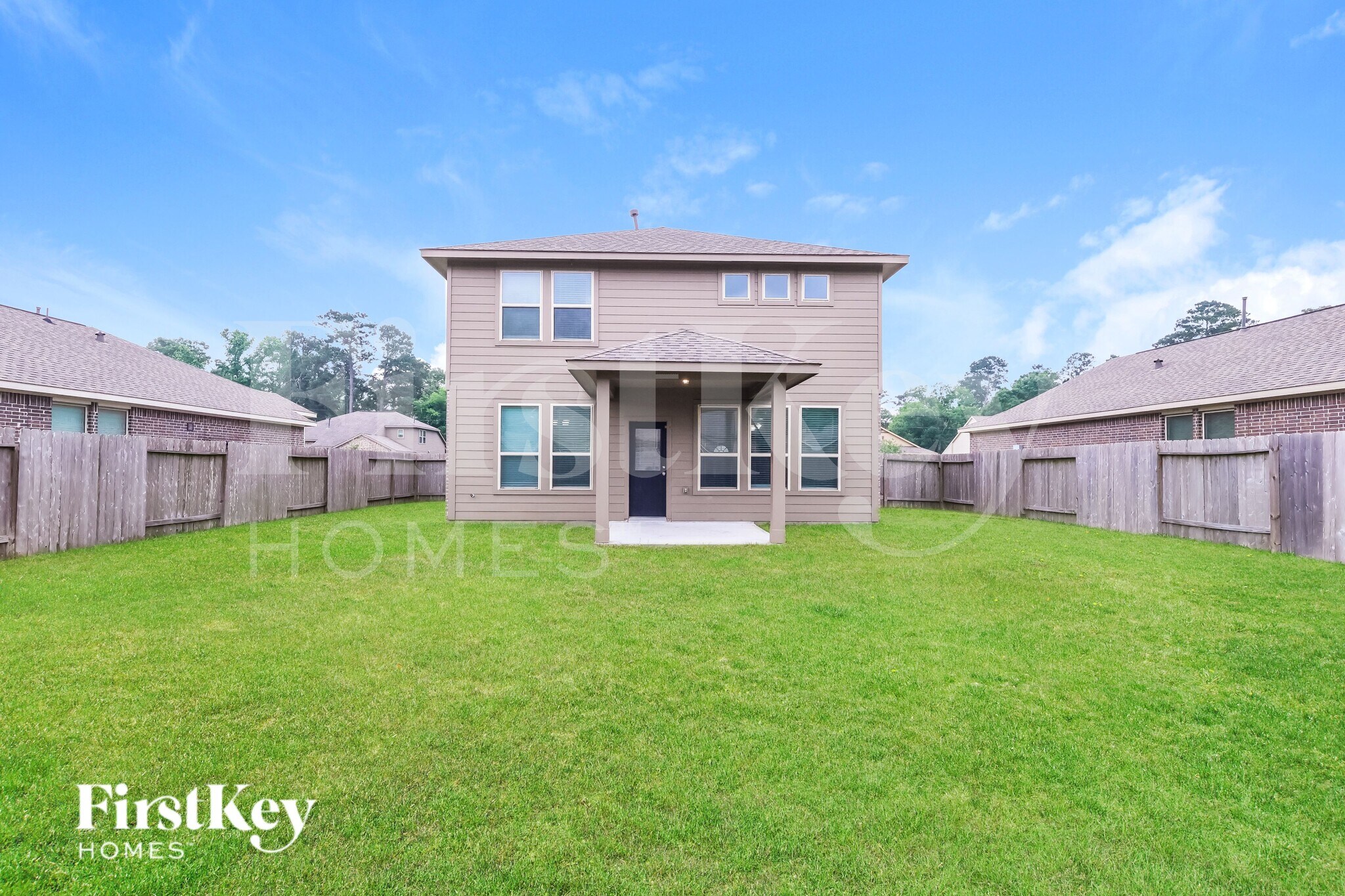 Building Photo - 15141 Meadow Glen S