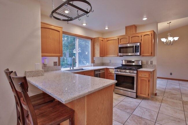 Building Photo - Lovley Home in Oak Harbor and Pet Friendly!