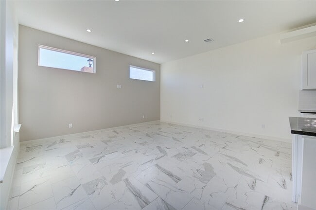 Building Photo - 2931 El Fenice Ln