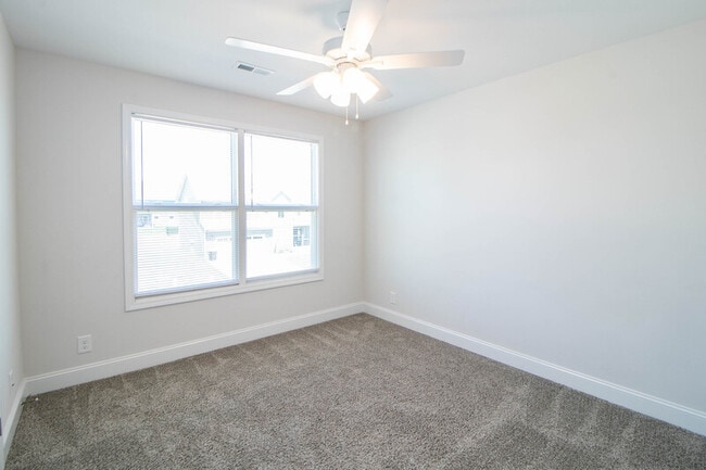 Building Photo - 433 Pomeroy Dr