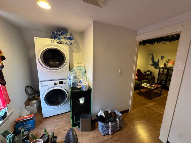 Building Photo - 7 Jay St