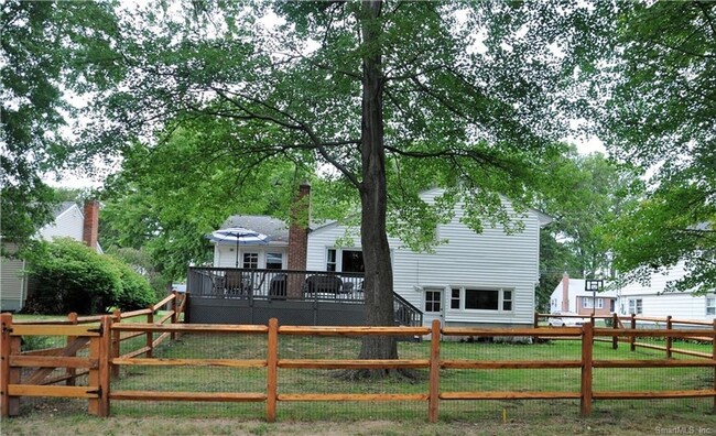 Building Photo - Lovely 3 Bedroom 2 Bathroom Single Family Home In Desirable West Hartford