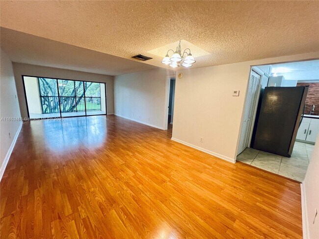 Building Photo - 491 Racquet Club Rd
