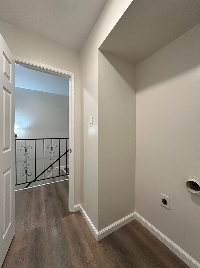 Building Photo - 7424/7426AVW-AC