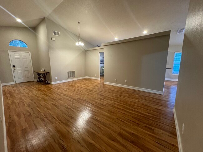 Building Photo - 322 Halstead Dr