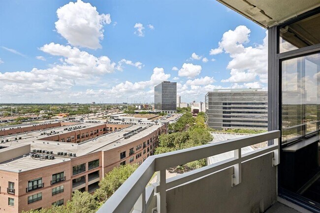 Building Photo - 15 Greenway Plz