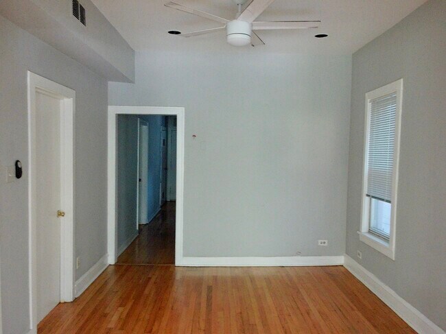 Building Photo - 937 N Ashland Ave