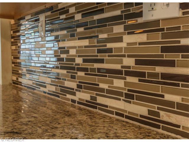 Kitchen backsplash - 615 Parkside Drive