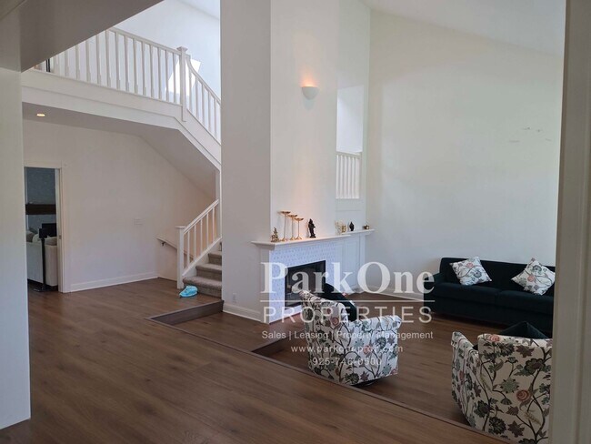 Building Photo - Amazing One of a Kind Home in the Heart of Danville with Pool & Views!