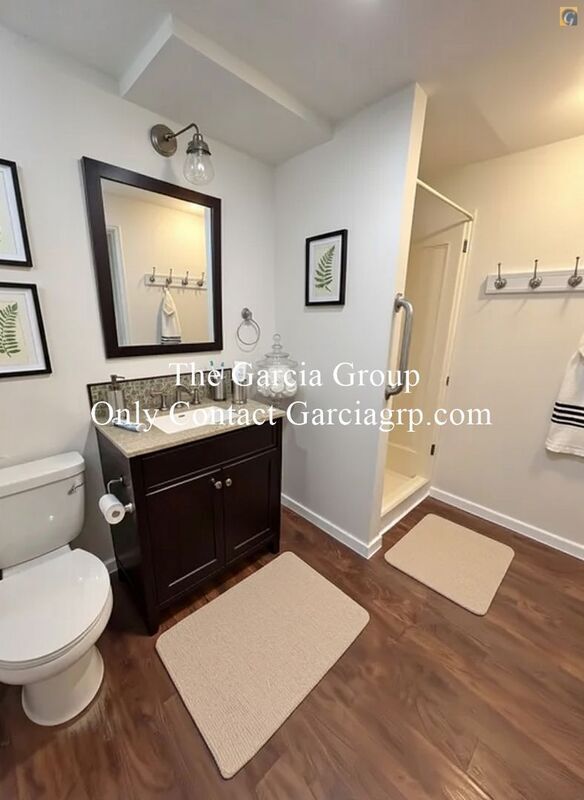 Building Photo - 17050 SE Gurnee Ave