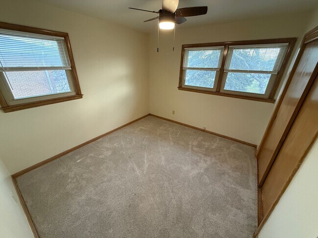 Building Photo - 5295 N Mohawk Ave