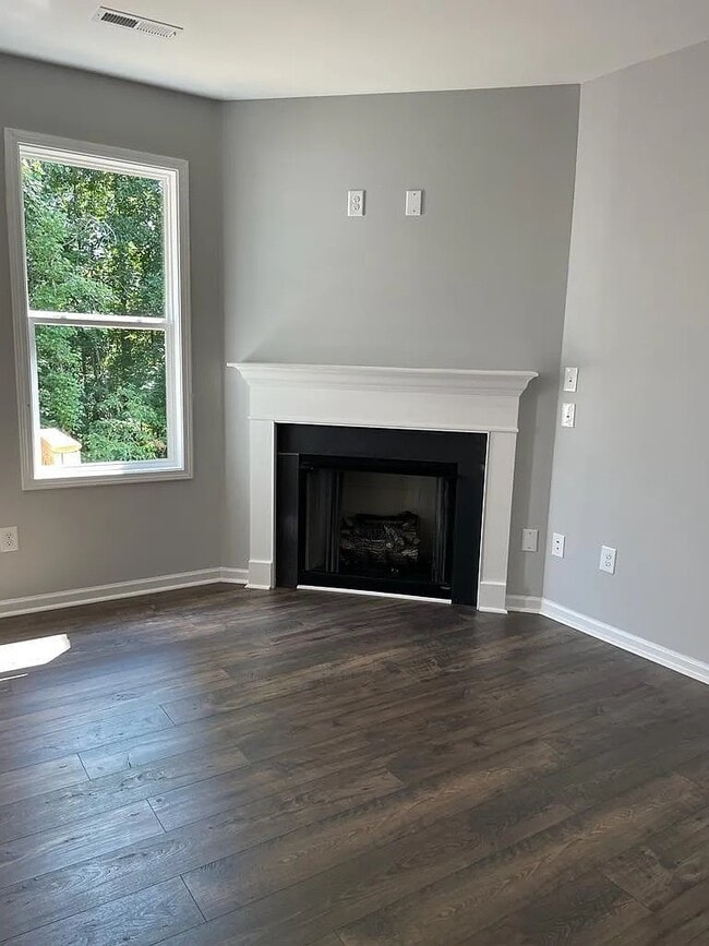 Building Photo - 103 Stewarts Knob Dr