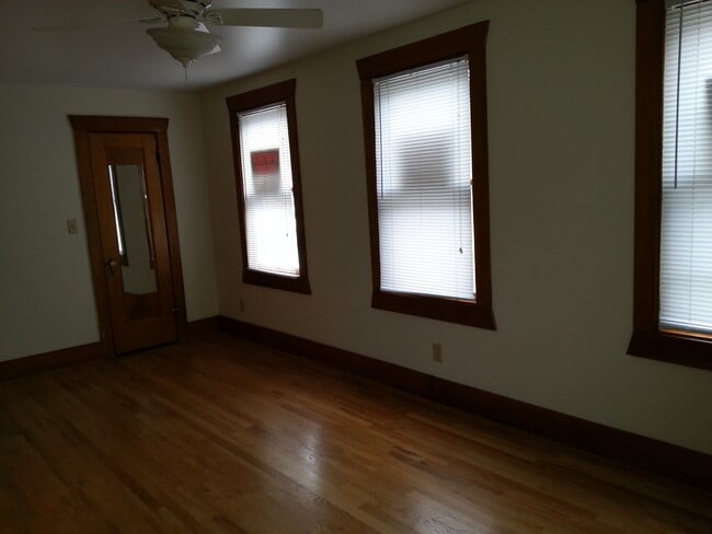 Building Photo - Move-In Special - 1/2 off your first month's rent!!!  DOWNTOWN 4 BEDROOM DUPLEX!!!  4 bedroom dup...