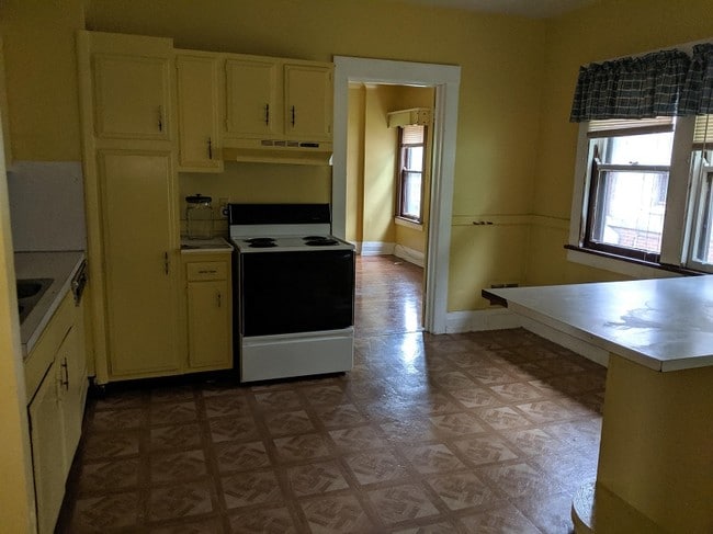 Building Photo - 106 Huntington Park