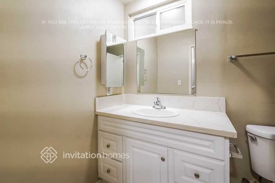 Building Photo - 13427 Almetz St