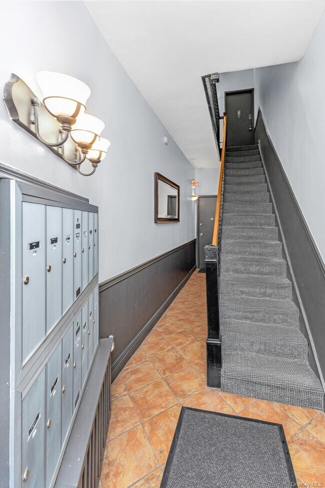 Building Photo - 348 E 89th St