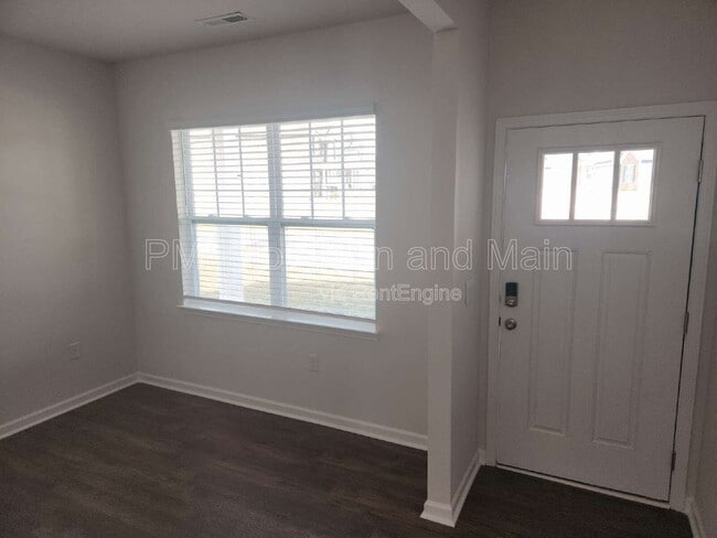 Building Photo - 92 Queen Vly Wy