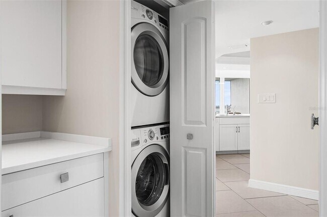 Building Photo - 988 Blvd of the Arts