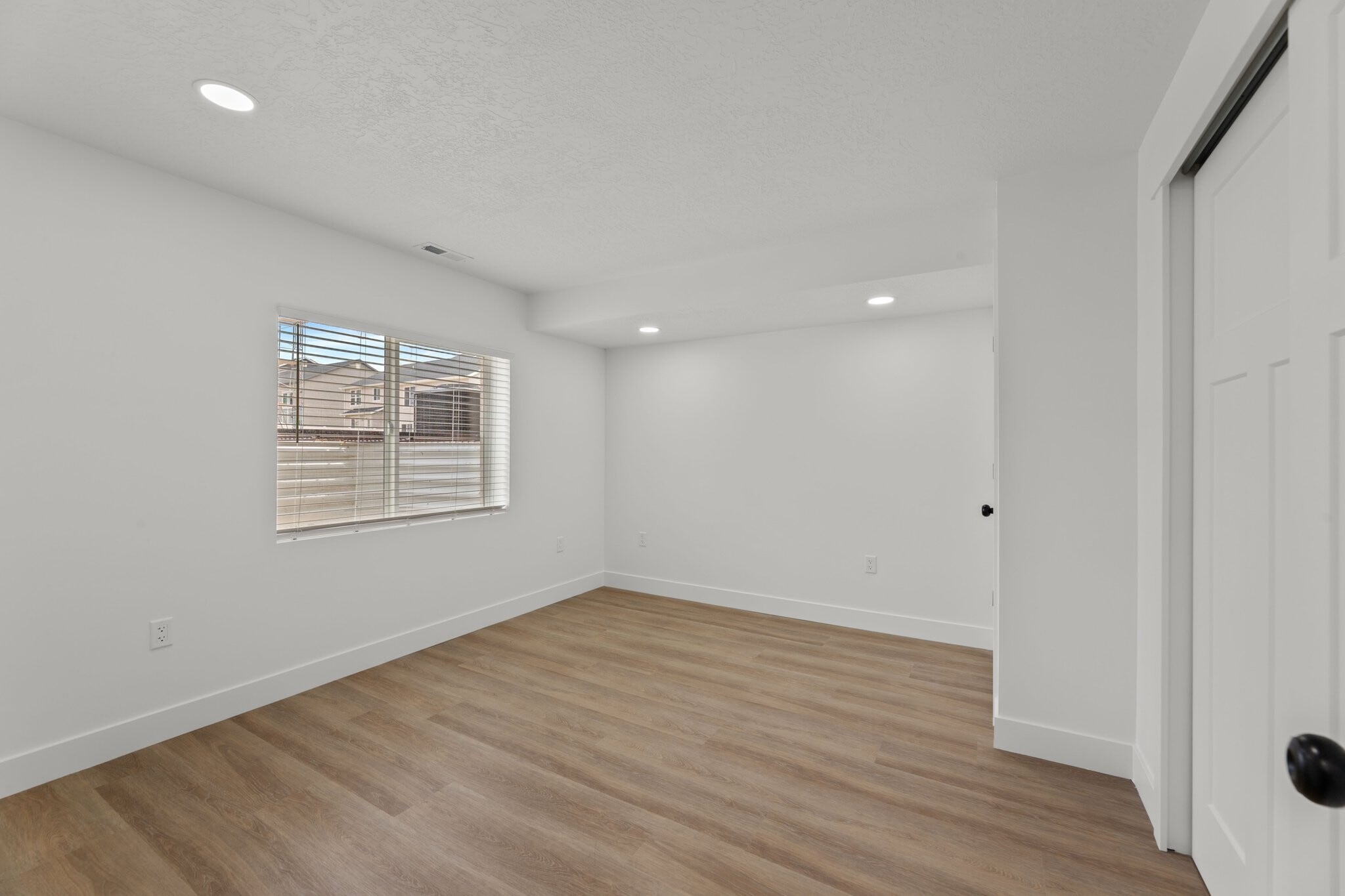 Building Photo - 1475 W Skyline Dr