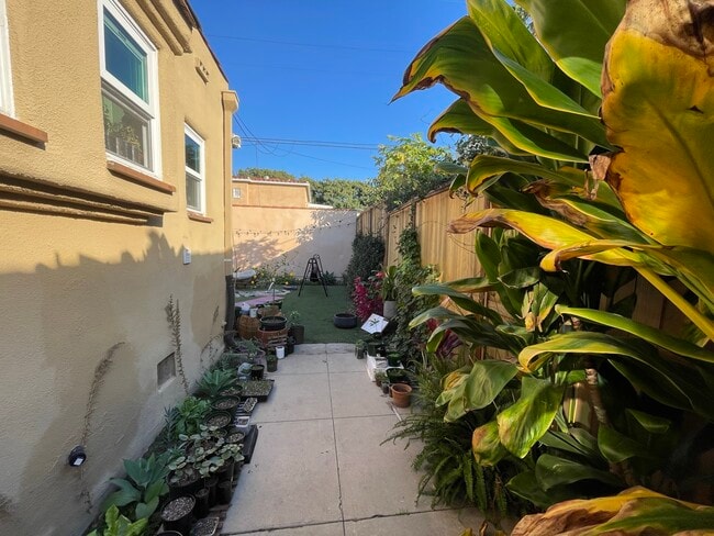 Building Photo - 4222 S Bronson Ave