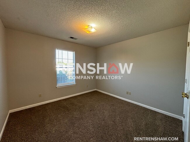 Building Photo - Text the Leasing Team at 901-820-4367 to S...