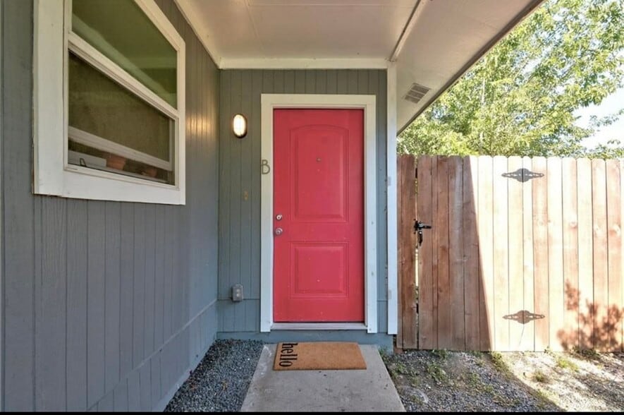 Building Photo - 1120 Estes Ave