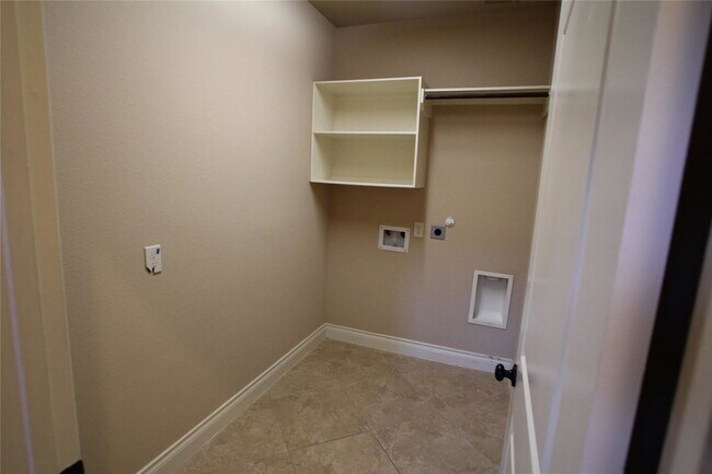 Building Photo - Biscayne Lake Drive, Pearland, TX 77584 - 4 BR 3.5 BA single-family home