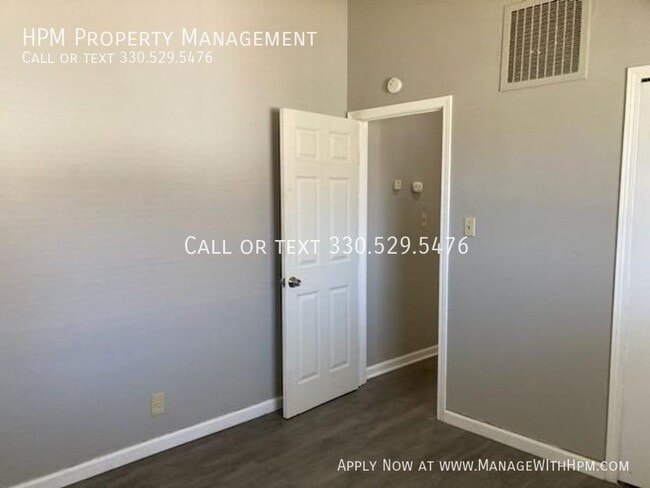 Building Photo - 2383 Newton-