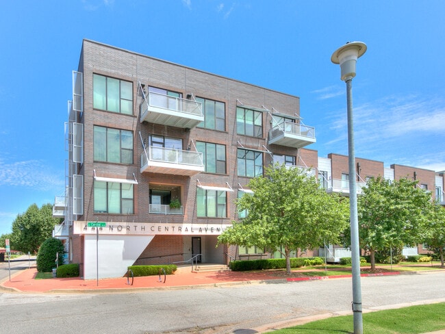 Building Photo - 444 N Central Ave