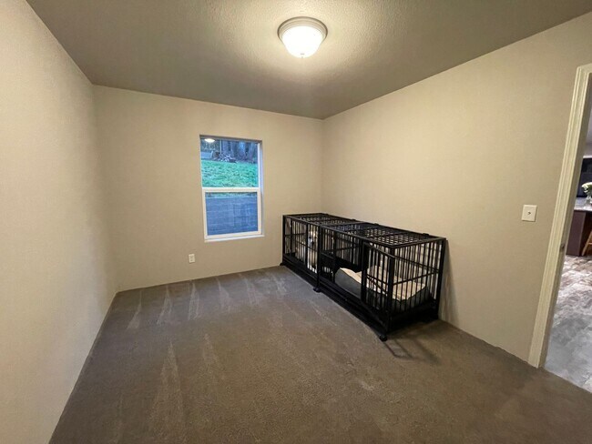 Building Photo - ***PENDING APPLICATION***Beautiful Home wi...
