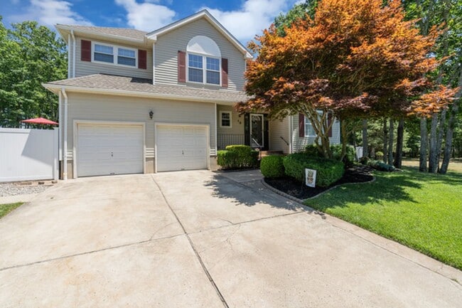 Building Photo - Private Cul-de-Sac Living: 4BR Home with Pool & Geothermal HVAC